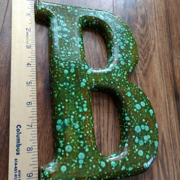 Vintage Ceramic Initial B Retro 70s Pottery Wall Decor Green Mottled Glaze - Picture 3 of 10